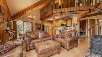 Maison mitoyenne, plusieurs lits, patio, vue montagne (Sans Souci 1) | Coin séjour