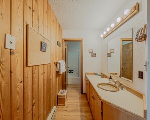 Stadtwohnung, Mehrere Betten, Terrasse, Bergblick (Sans Souci 1) | Badezimmer | Handtücher