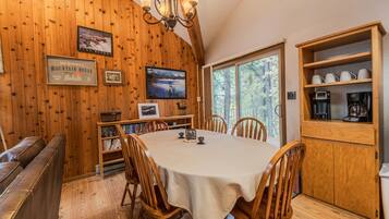 Stadtwohnung, Mehrere Betten, Terrasse, Bergblick (Sans Souci 1) | Speisen