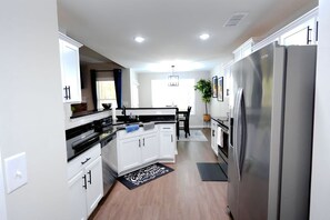 Mikrobølgeovn, ovn, kogeplade, opvaskemaskine