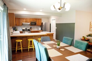 Dining - 3 Bedroom in Safe Area! W&D + Workout Equipment (Wichita)