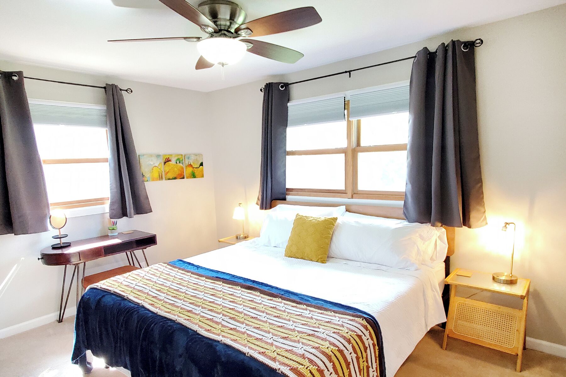 3 habitaciones, escritorio, tabla de planchar con plancha y wifi gratis 