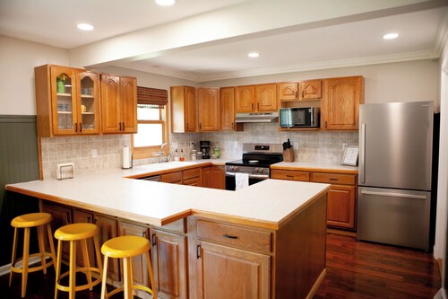 3 Bedroom in Safe Area! W&D + Workout Equipment