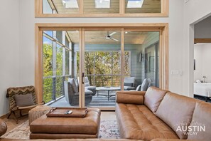 TV - South Austin King Suite w/ Screened Porch & Miele Espresso, Near SoCo & Zilker (Austin)