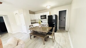 Dining - Cozy 1-bedroom house in welcoming Stone Mountain with AC (Stone Mountain)