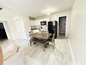 Dining - Cozy 1-bedroom house in welcoming Stone Mountain with AC (Stone Mountain)