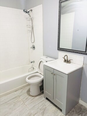 Towels, toilet paper - Cozy 1-bedroom house in welcoming Stone Mountain with AC (Stone Mountain)