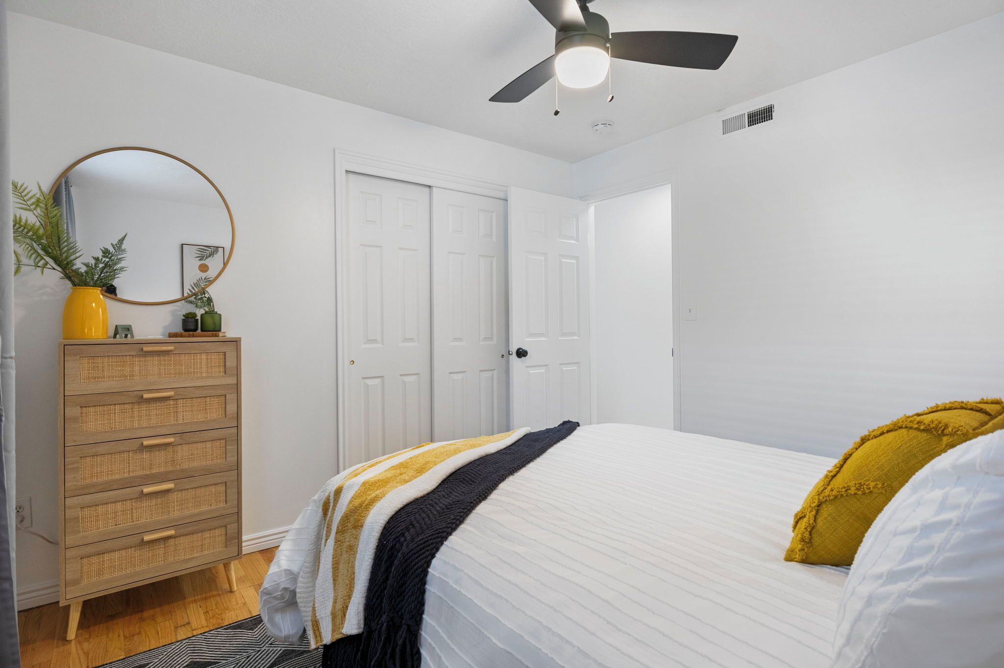 1 bedroom, internet, bed sheets