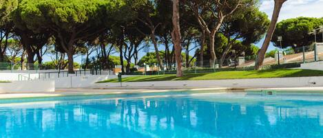 حمّام سباحة خارجي