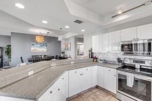 Micro-ondes, four, plaque de cuisson, lave-vaisselle