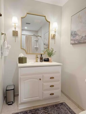 House, Pool View | Bathroom - Spacious Family Home w Pool (Savannah)
