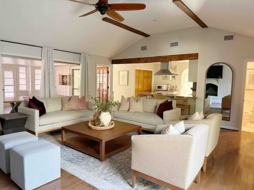 Spacious Family Home w Pool