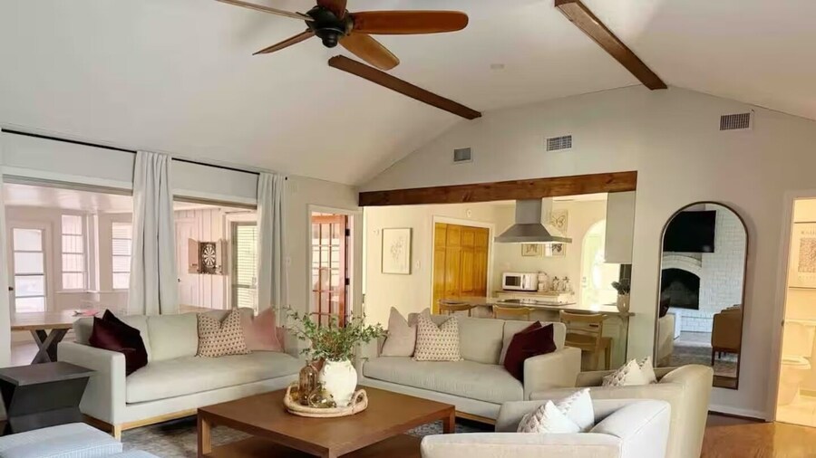 Spacious Family Home w Pool