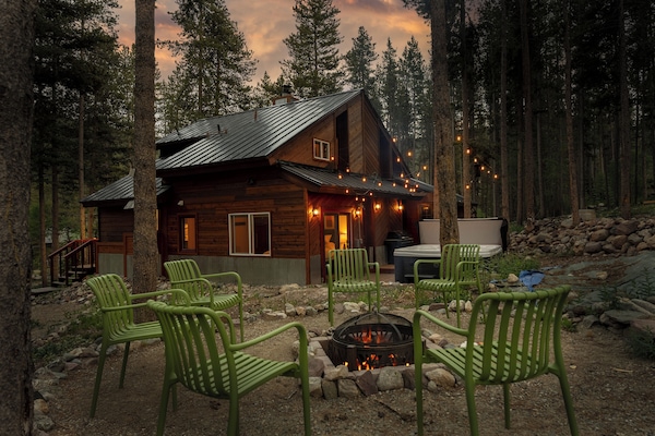 Private backyard with firepit, horse shoe pit, and hot tub