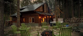 The Hideaway: Cozy 4-bedroom cabin with hot tub minutes to Breck