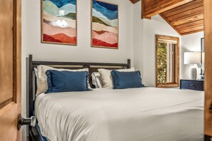 4 Schlafzimmer, Schreibtisch, Bügeleisen/Bügelbrett, Reisekinderbett