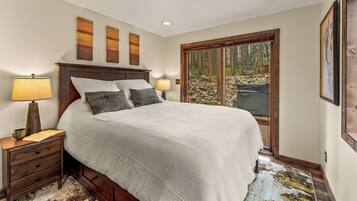 4 bedrooms, desk, iron/ironing board, travel crib