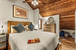 4 slaapkamers, een bureau, een strijkplank/strijkijzer, reisbedje