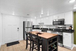 Microonde, forno, piano cottura, lavastoviglie