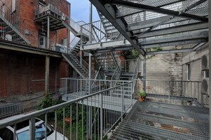 Property grounds - Cozy Home in the Notre Dame Area (Montreal)