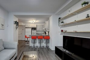 Living area - Cozy Home in the Notre Dame Area (Montreal)