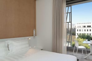 Cribs/infant beds