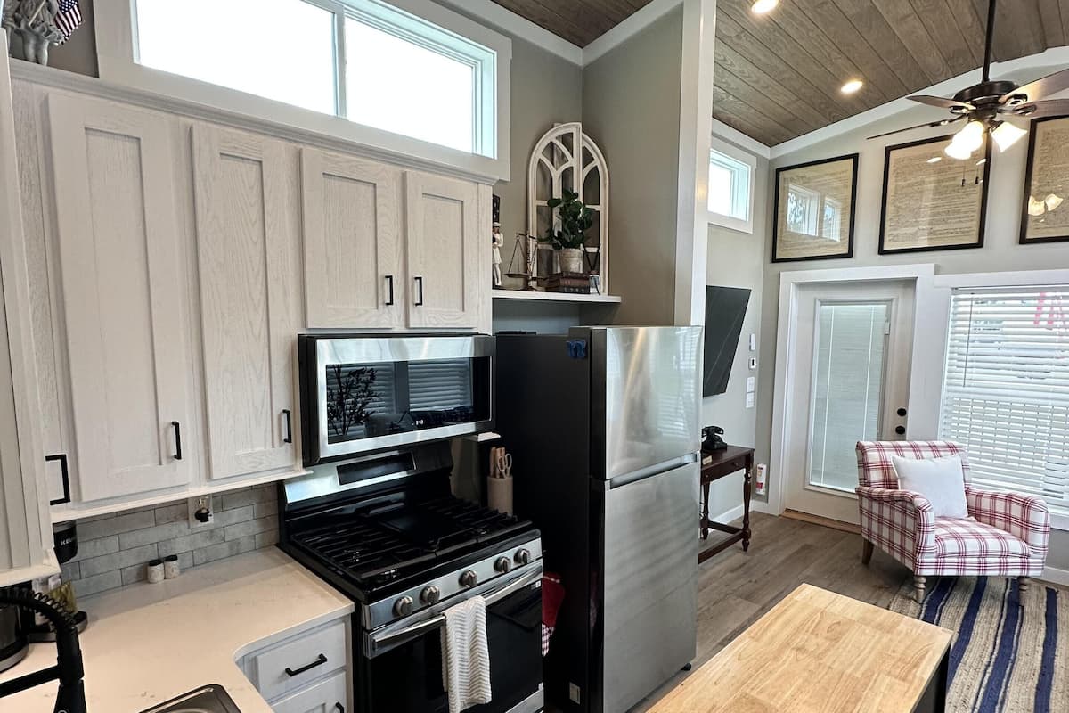 Standard Cabin, 1 Bedroom | Private kitchen | Full-size fridge, microwave, oven, stovetop