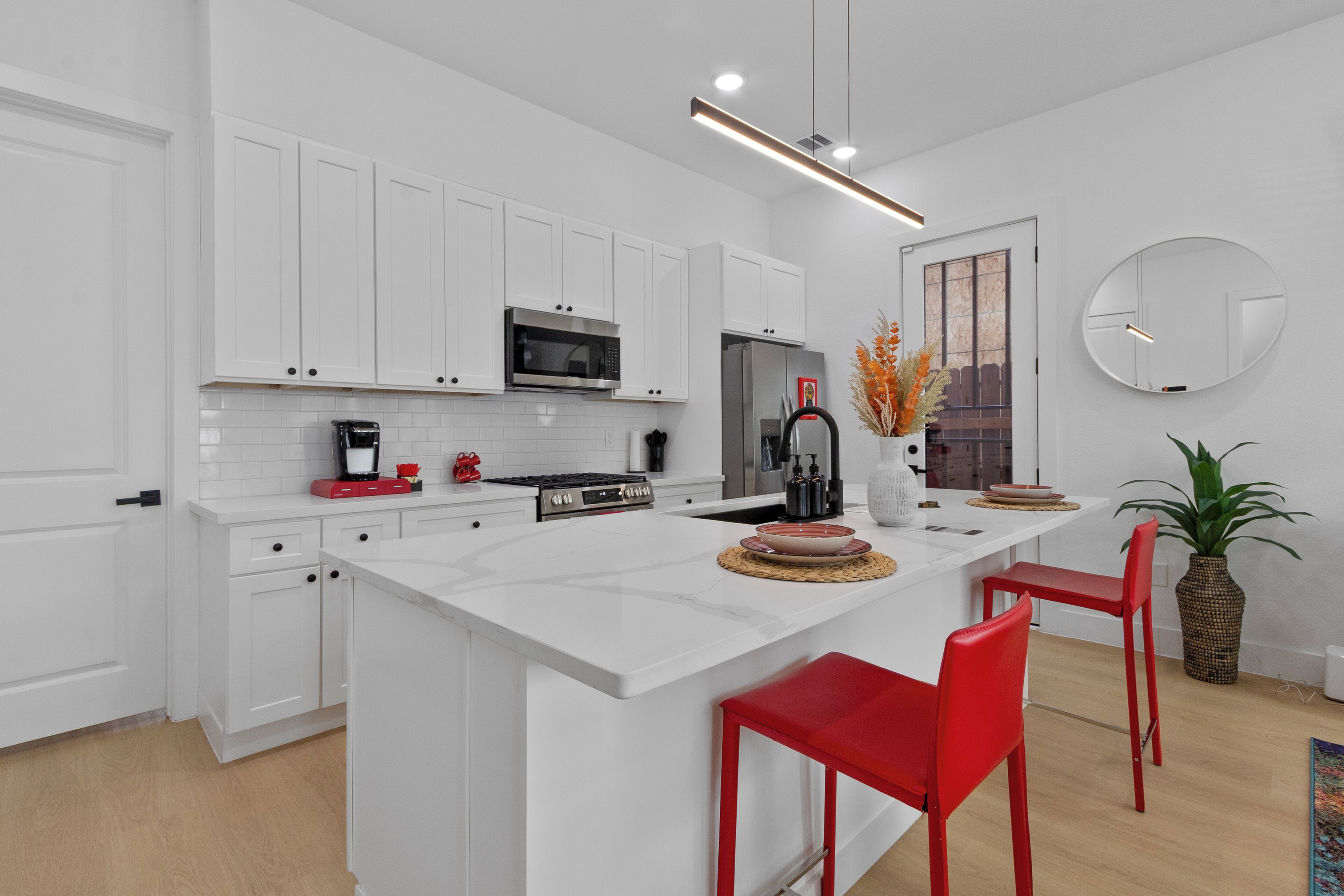 ثلاجة، ميكروويف، فرن، موقد طهي مسطح