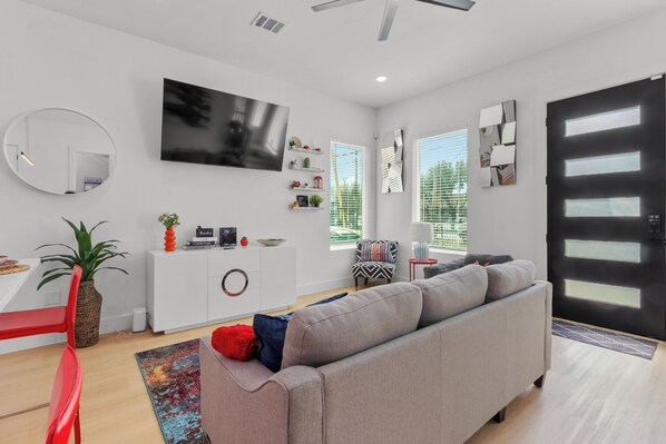 Smart TV - Elevated Luxury 3BR • Mins to NRG • Med Center • Downtown • GRB (Houston)