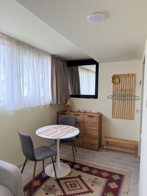Dining - Cozy apartment in Vake (T'bilisi)