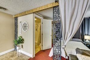 1 bedroom, iron/ironing board, internet, bed sheets