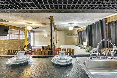 Convenient Studio w/ Private Bar in Odessa