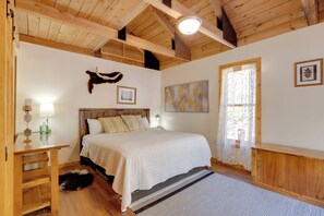 1 bedroom, desk, internet, bed sheets - 7 Mi to Bilger's Rocks: Secluded 7-Acre Retreat (Curwensville)