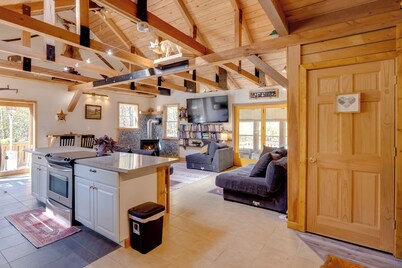 7 Mi to Bilger's Rocks: Secluded 7-Acre Retreat