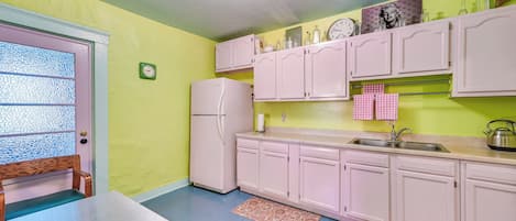 Fridge, microwave, stovetop, coffee/tea maker