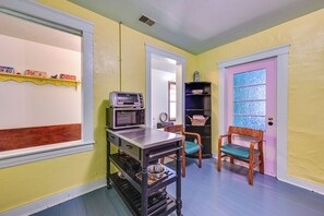 Interior - 5 Blocks to Dtwn Louisville: Colorful Guesthouse (Louisville)