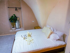 Classic Studio | Desk, free WiFi