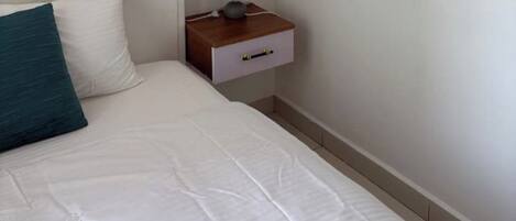 1 slaapkamer, een strijkplank/strijkijzer, wifi, beddengoed