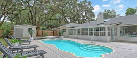 Außenpool, Liegestühle