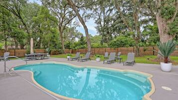 Outdoor pool, sun loungers