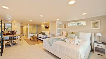 3 bedrooms, desk, travel crib, WiFi