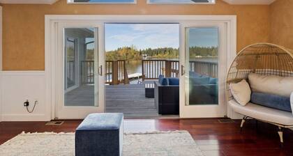 Luxury Lakefront Escape | Hot Tub & Private Dock