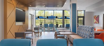 Holiday Inn Express & Suites DFW Airport Southwest - Euless