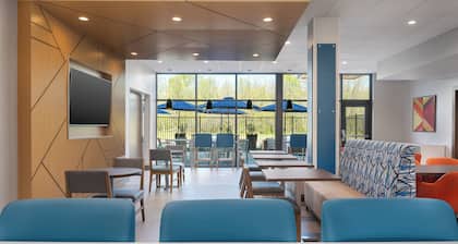 Holiday Inn Express & Suites DFW Airport Southwest - Euless