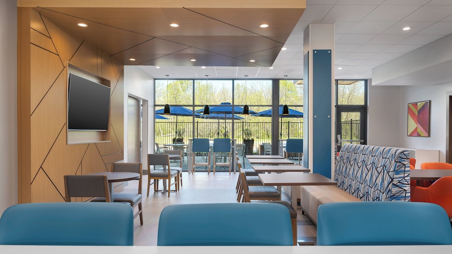 Holiday Inn Express & Suites DFW Airport Southwest - Euless