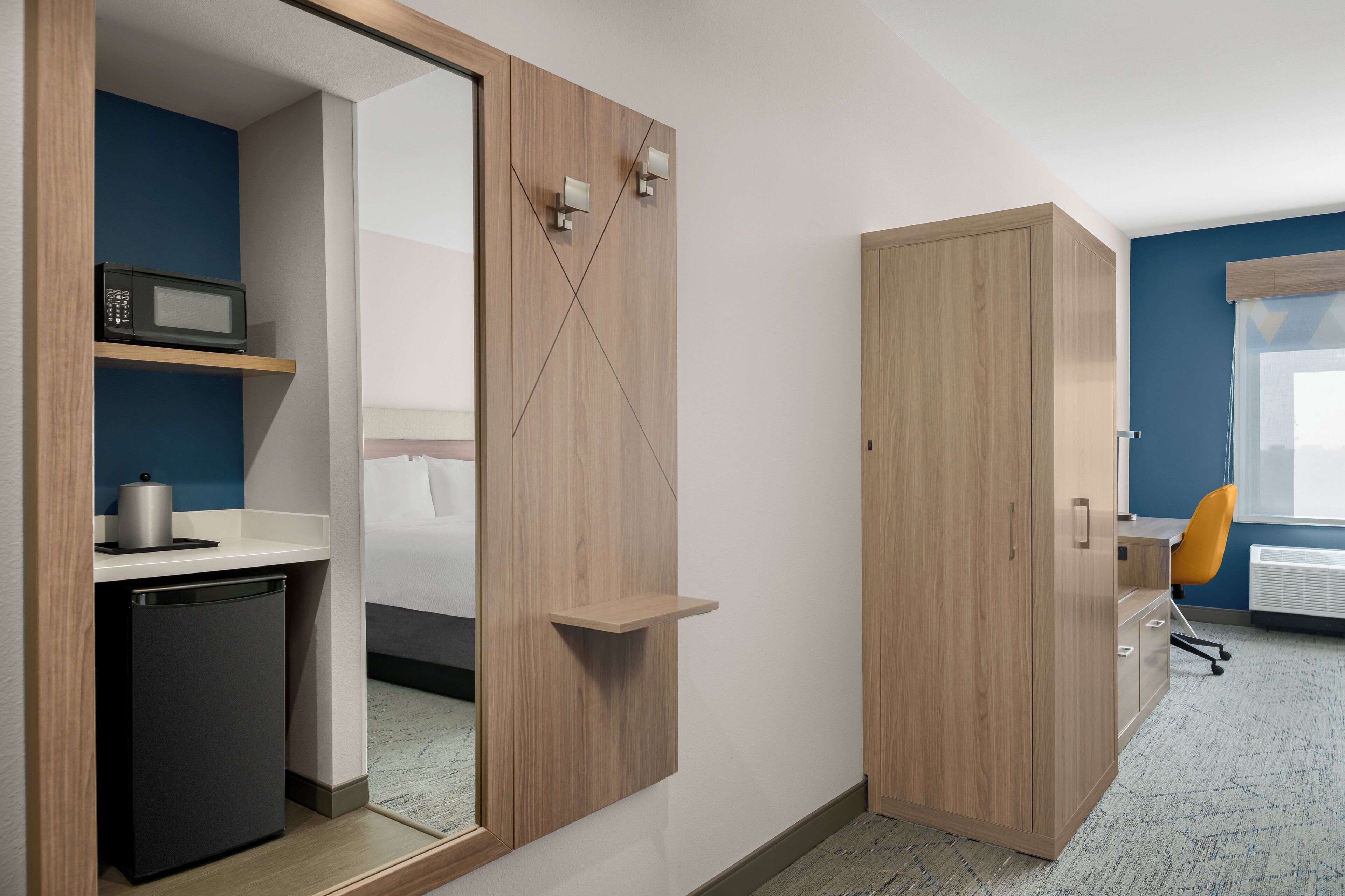 Bureau, rideaux occultants, chambres insonorisées