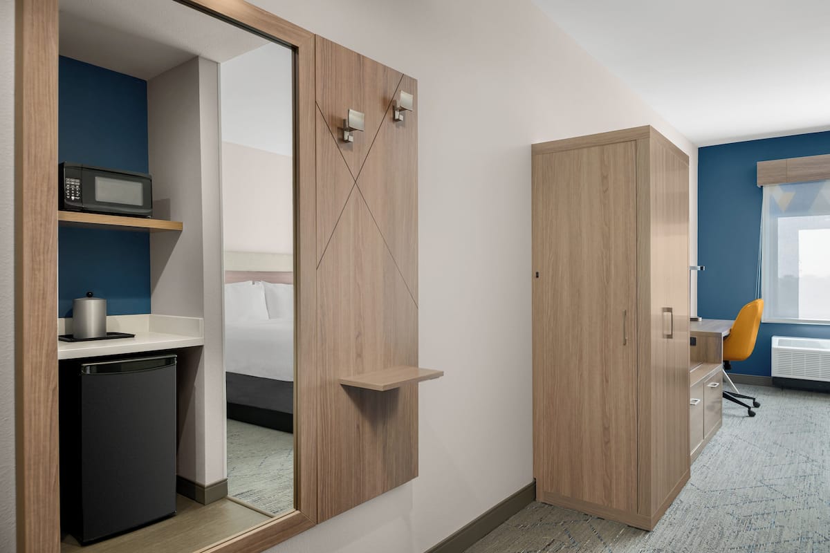 Bureau, rideaux occultants, chambres insonorisées