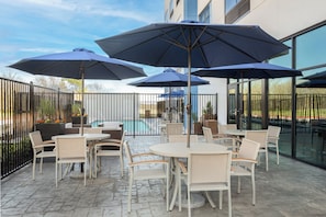 Terrace/patio - Holiday Inn Express & Suites DFW Airport Southwest - Euless (Euless)