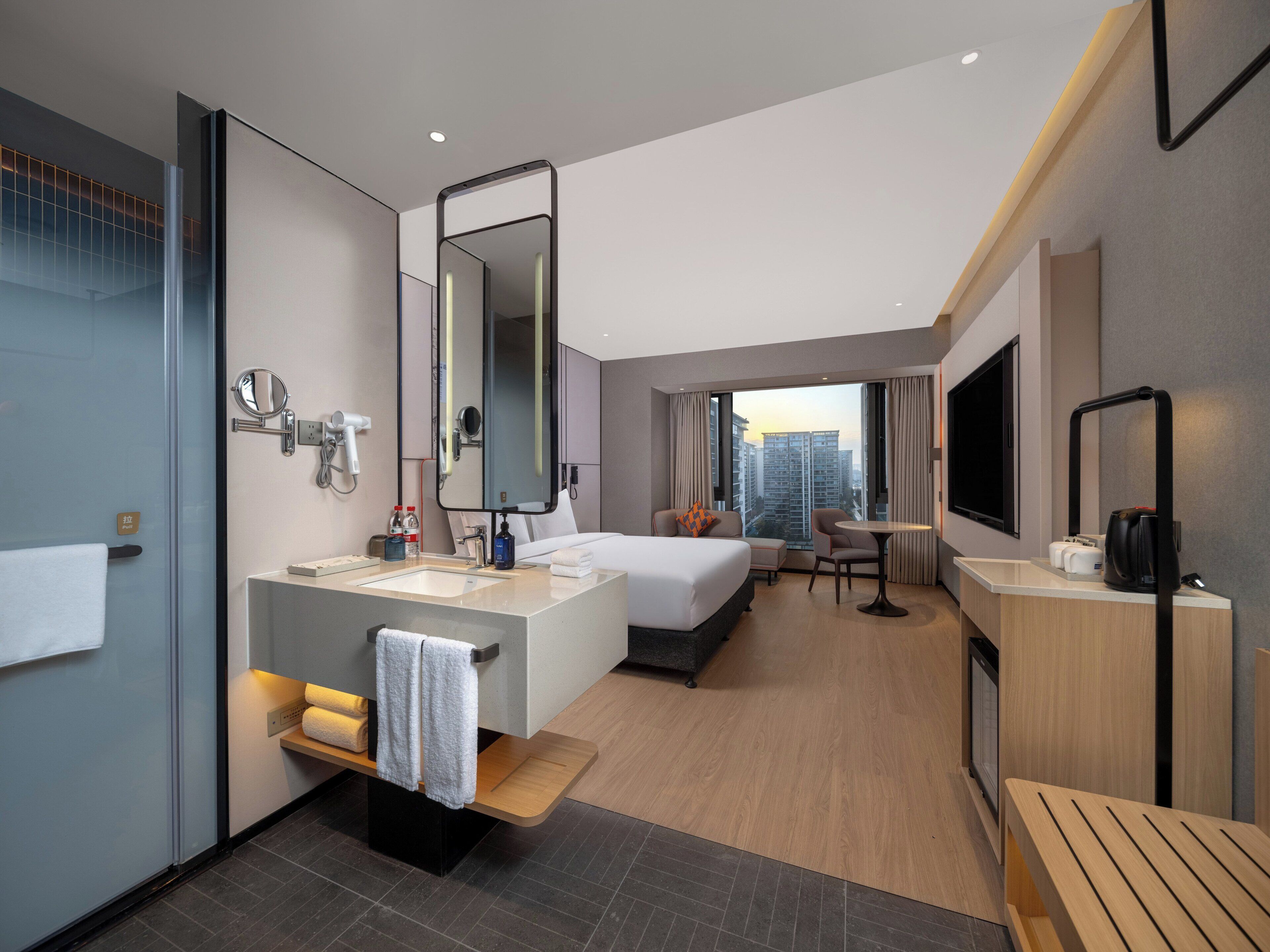 Habitación estándar, 1 cama King size (Extra Floor Space) | Ropa de cama de alta calidad, edredón y escritorio 