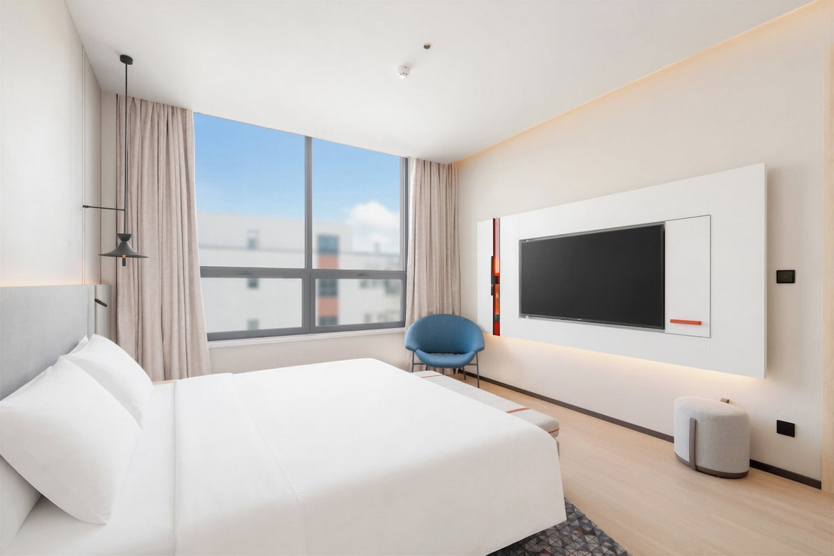 1 Bedroom Suite | Premium bedding, down comforters, desk, laptop workspace